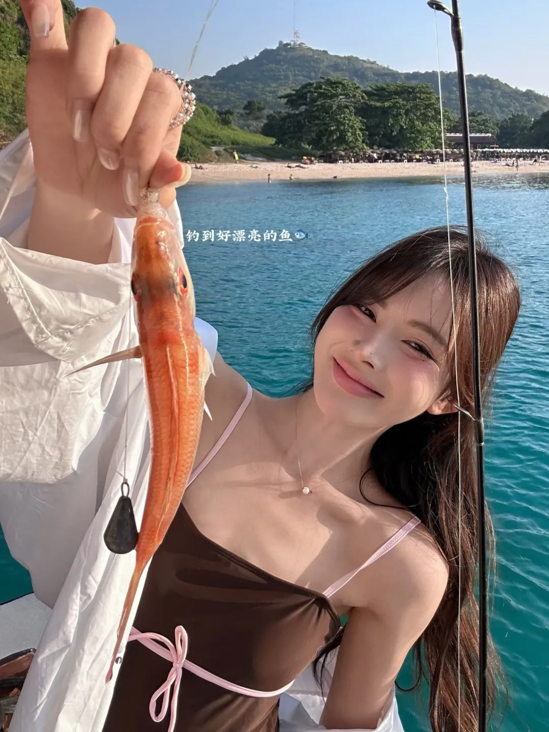 🌊 沉浸式旅行：长尾船海钓的乐趣 🎣