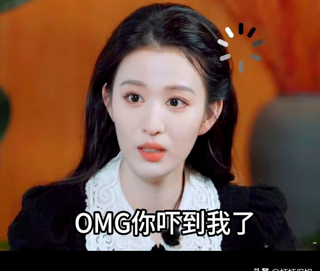 冷水砂锅焯排骨，煮着煮着直接端锅避险。

10月1日王楚然在《现在就出发4》首次下厨的这波连环操作，硬是把“做菜炸场”送上了热搜秒榜。

平常看着明媚的女演员，到了灶台前直接化身“笨蛋美女”，把厨房搞成了大型欢乐现场。网友全跑去评论区看乐子，直呼这反差感简直拉满，还调侃她是真正的“厨房小能手”，贡献