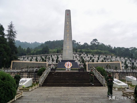 麻栗坡烈士陵园位于云南省麻栗坡县城北郊4公里。1979年始建，安葬978名对越自