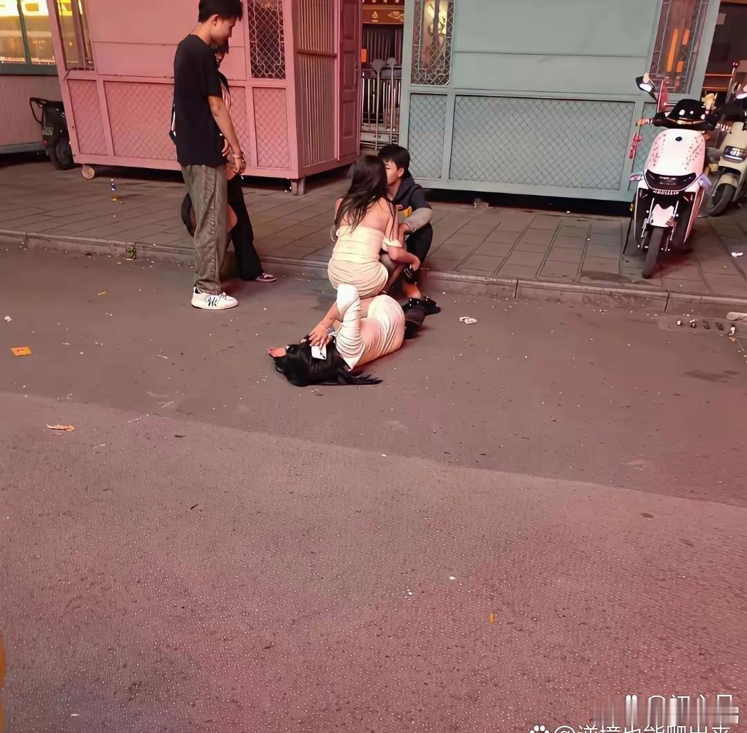 家长看到这画面多难受啊 ​