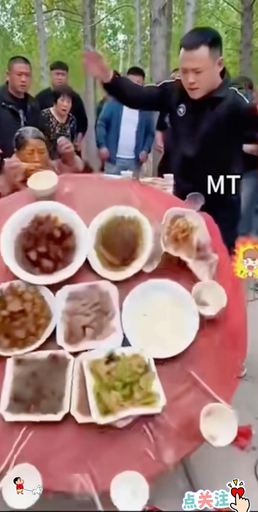 【现场直击： 】这恐怖的射程！加时关键时刻马刺落后3分，文班刚过半场直接出手超远三分扳平比分！nba季后赛马刺vs雷霆