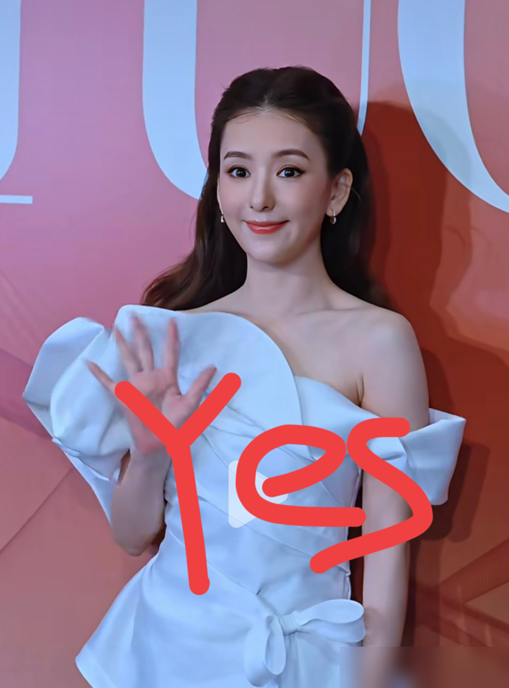原来郭富城不晒老婆孩子，根本不是不爱！
之前不少人可惜，说方媛浪费了天王老婆的身份，放着现成的流量不会变现，白瞎了颜值。
你往整个演艺圈看，刘德华、周杰伦早就是这么做的，赵丽颖还为了阻止偷拍儿子公开发声，绝大多数网友都站在保护隐私这边。
反倒有不少艺人，把孩子塑造成流量工具，离婚撕逼都要拉娃出