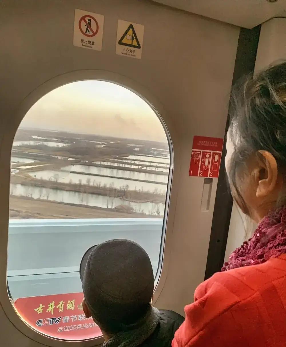 半夜摔断腿喊老公半小时没人应，第二天却听见一句&;吵得我睡不着&;——...