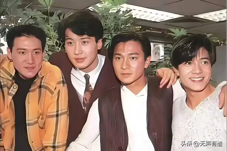 四大天王里，感觉张学友是来凑数的，他除了会唱歌，颜值在四大天王里实在没有什么优势，就一张路人脸！