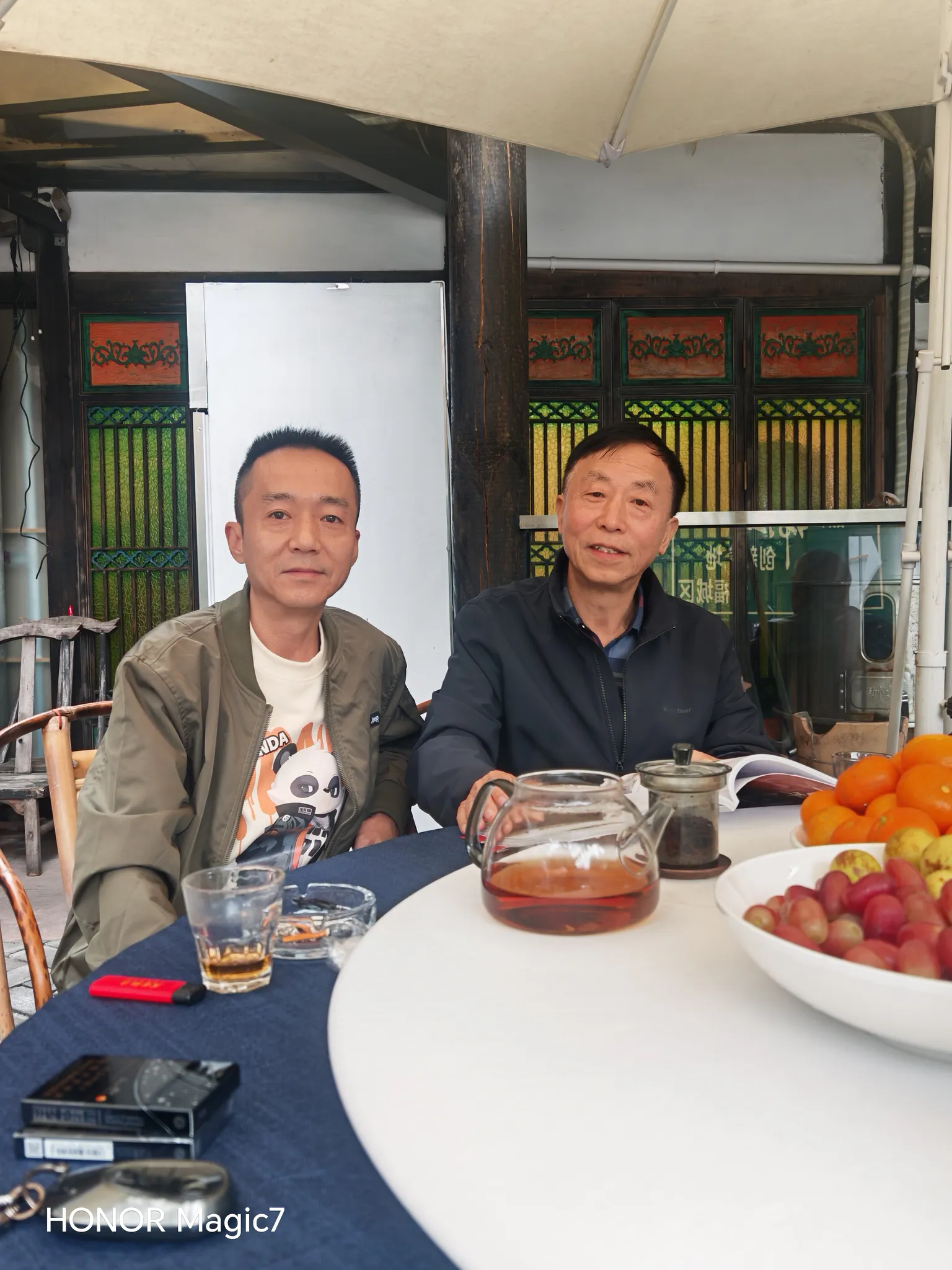 小聚园主理人之一王万江获悉我回成都后，昨天早上亲自开车来接我到他们院埧头喝茶吃饭