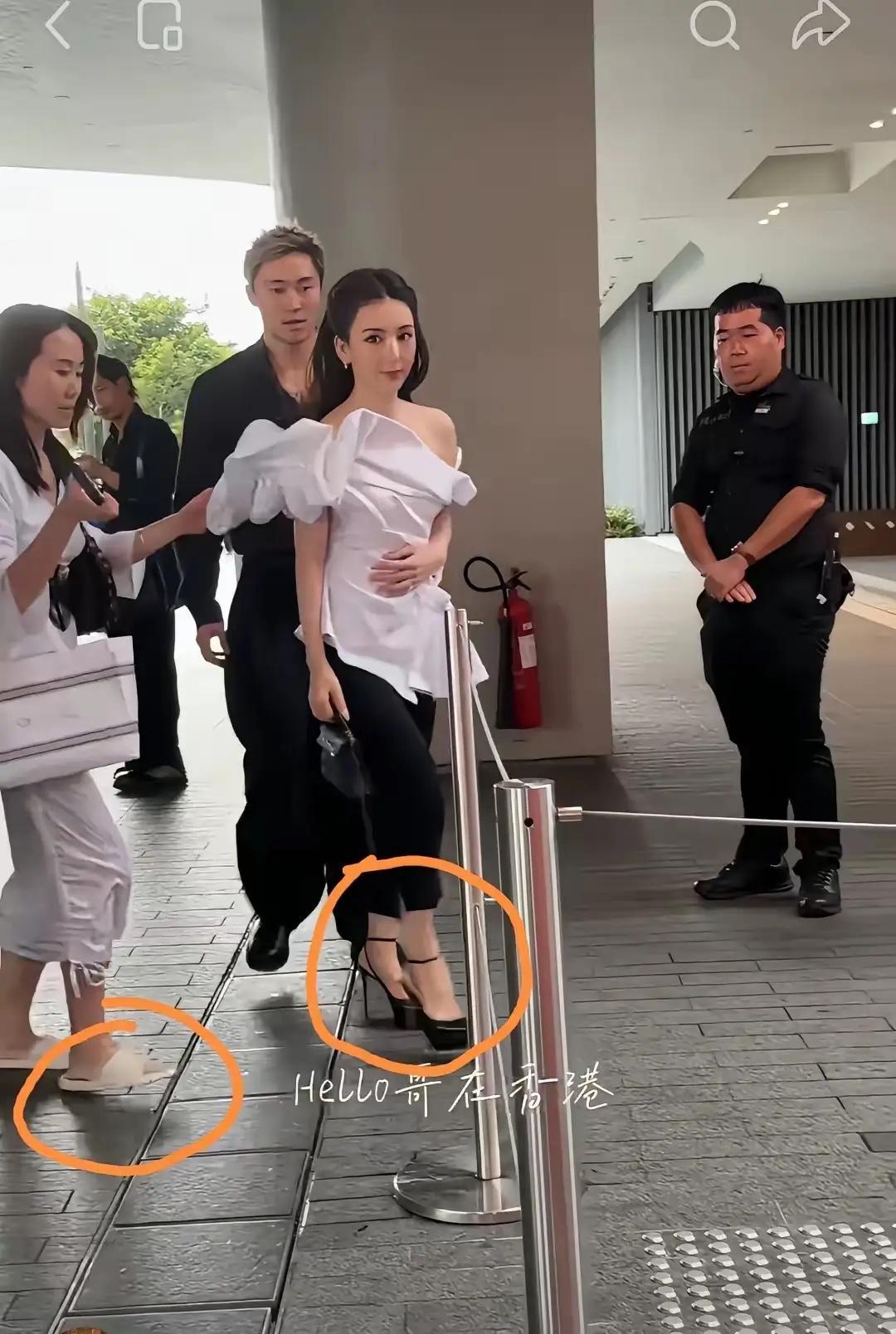 我有种很强烈的预感，郭富城日后或许会后悔娶方媛。理由很直白，将来他们的三个孩子身高大概率不会出众，看方媛本人就能看出端倪。以往方媛随同郭富城出席公开活动，都会穿上细跟高跟鞋，郭富城官方身高171厘米，可方媛看上去依旧比他矮上一大截。这张照片里她踩着很高的高跟鞋，整体身高依旧不算突出 ​