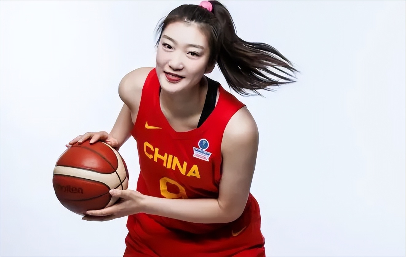 女篮名将李梦，以孤勇铸荣光