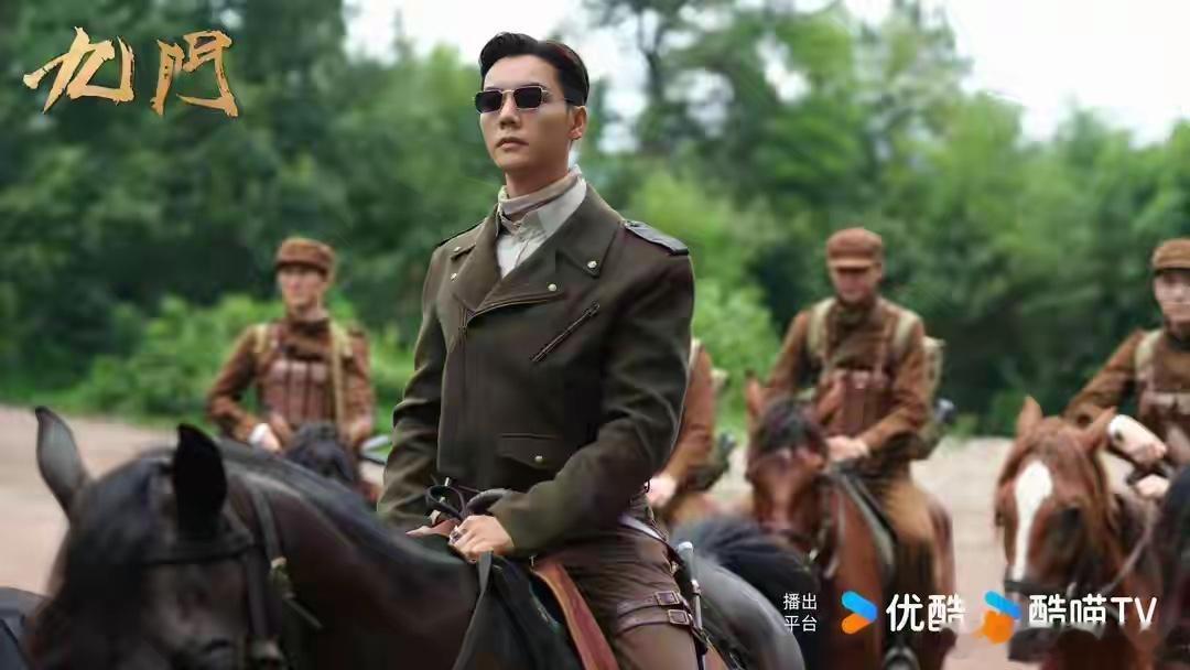 给今年最好的国剧排名: 小城良方第5, 《九门》第3, 第一名没争议

TOP10：《蒸蒸日上》腾讯视频、爱奇艺
TOP9：《嫁金钗》优酷
TOP8：《深渊无间》爱奇艺
TOP7：《逐玉》腾讯视频
TOP6：《生命树》爱奇艺、央视八套
TOP5：《小城良方》爱奇艺
TOP4：《主角》腾讯视频
TOP3：《九门》优酷
TOP2：《兰香 ​