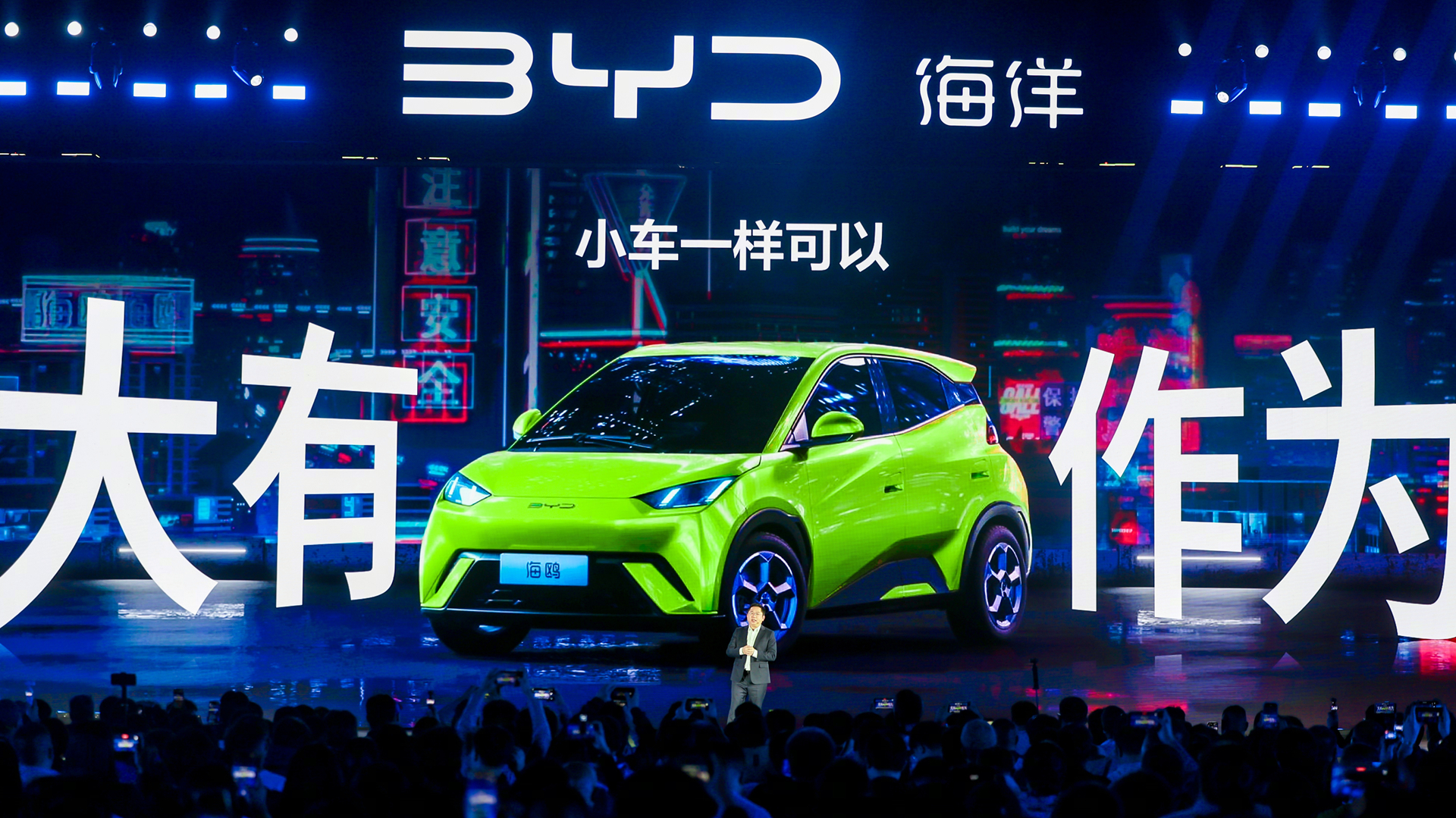 比亚迪第二代海鸥正式上市！市指导价如下：
· 活力版：6.59w、
· 自由版：7.29w、
· 自在版：7.59w、
· 飞翔版：8.29w、
· 智趣版：9.99w。
注：全系超级置换价均在指导价基础上减3K。

[思考]不知道大家是否还记得三年多之前比亚迪初代海鸥上市时候的价格？没有记错的话应