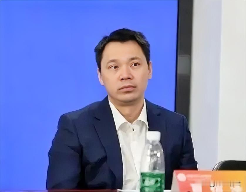 继张军之后，夏煊泽被查！

2026年8月31日，中央纪委国家监委驻国家体育总局纪检监察组、江苏省纪委监委发布通报：中国羽毛球协会副主席夏煊泽涉嫌严重违纪违法，目前正接受驻国家体育总局纪检监察组纪律审查和江苏省南通市监委监察调查。

夏煊泽，1979年出生于浙江温州，前国羽男单名将，运动员时期获20