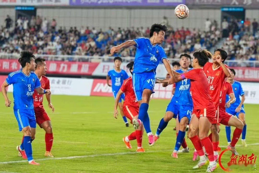 #湘超衡阳vs长沙##湘超2026# 同样的拼劲，不一样的目标！衡阳全队盼主场圆梦首胜，长沙全队期待客场再拿三分。绿茵场上实力硬碰硬，快来围观这场精彩对垒。 ​