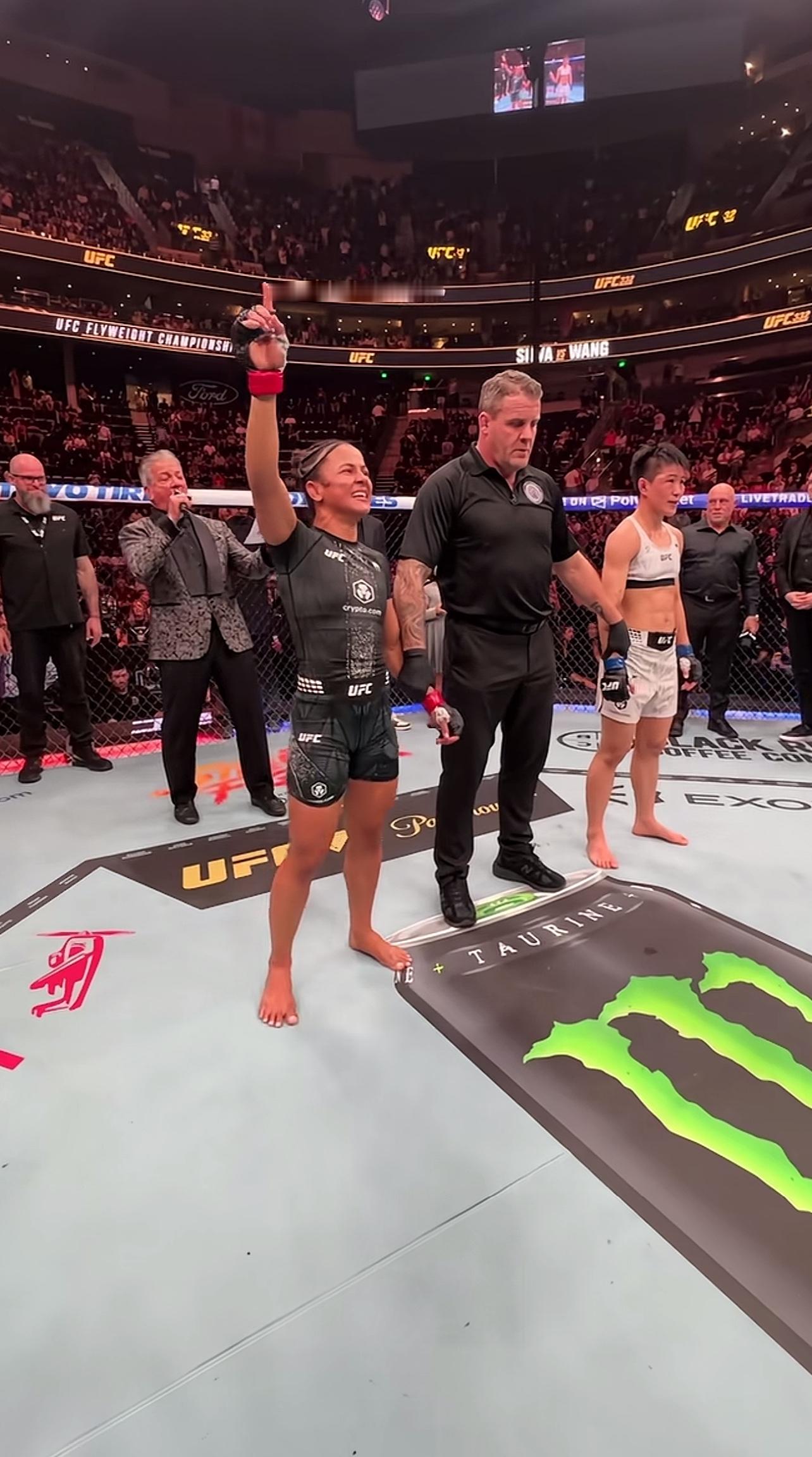 UFC332头条主赛太燃了！王聪后程发力追分，和席尔瓦战到最后一秒，虽憾负无缘金腰带，但顽强表现赢得全场尊重，这就是中国力量！UFC332 王聪冲击金腰带 中国力量 格斗名场面