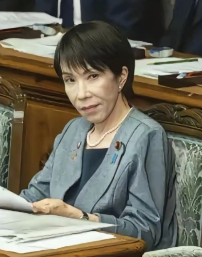 日本首相高市早苗在国会说了句“台湾有事就是日本有事”，以为能换来五常的站台，结果五常挨个表态，没有一家站在日本这边，她大概到现在都没想明白：为什么话说得越狠，朋友反而越少？
 
先看俄罗斯，俄方不只是重申“台湾是中国不可分割的一部分”，还直接点了日本的名，说它没深刻反省侵略历史，在加速军事化，这话从