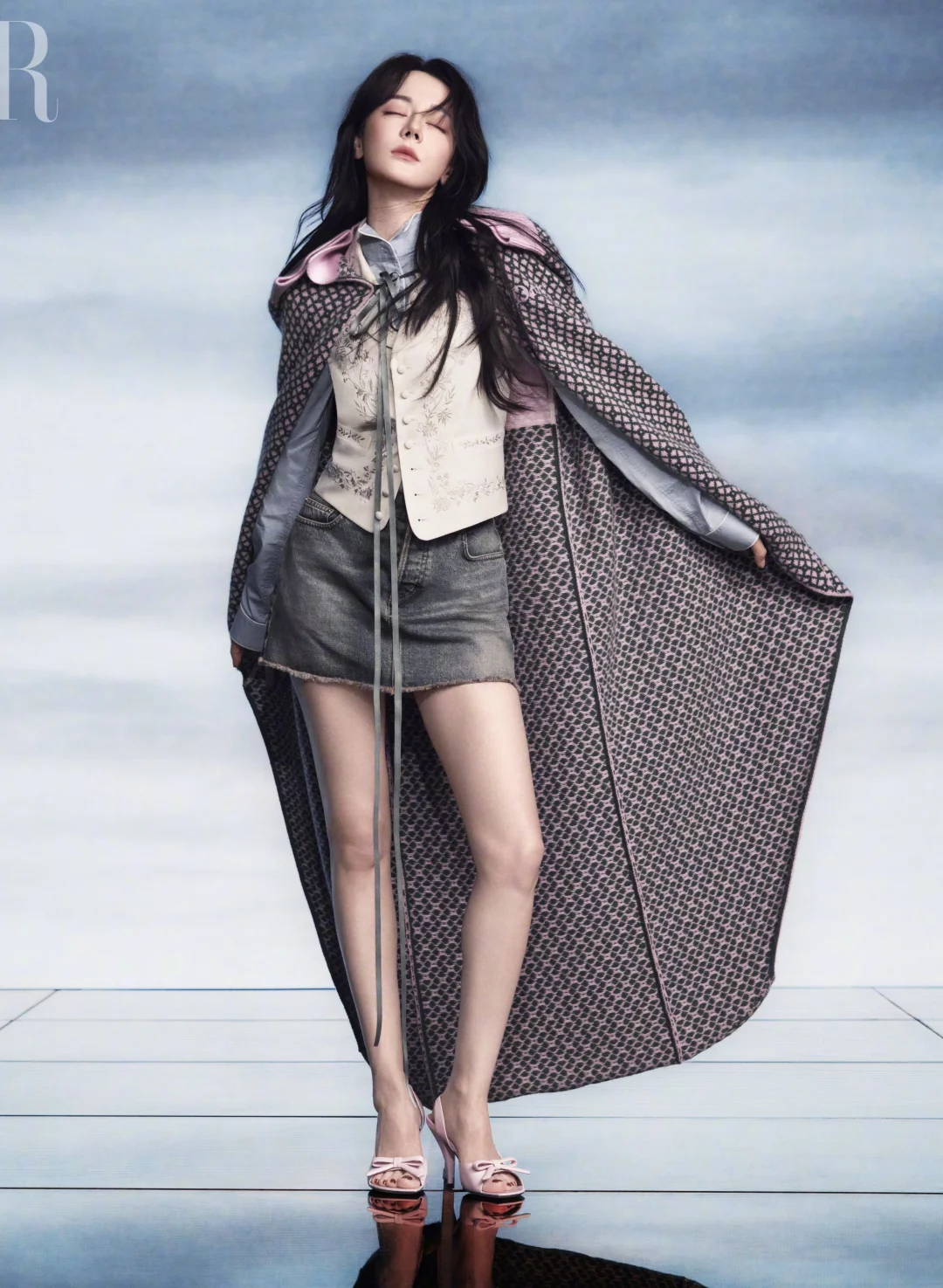 迪丽热巴时尚芭莎封面，优雅摩登的Dior女郎!