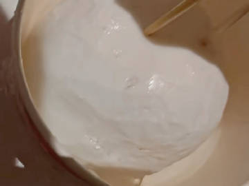 看左左发博真的有一种收到赛博好朋友消息的快乐，单手掌镜拍摄得摇摇晃晃...