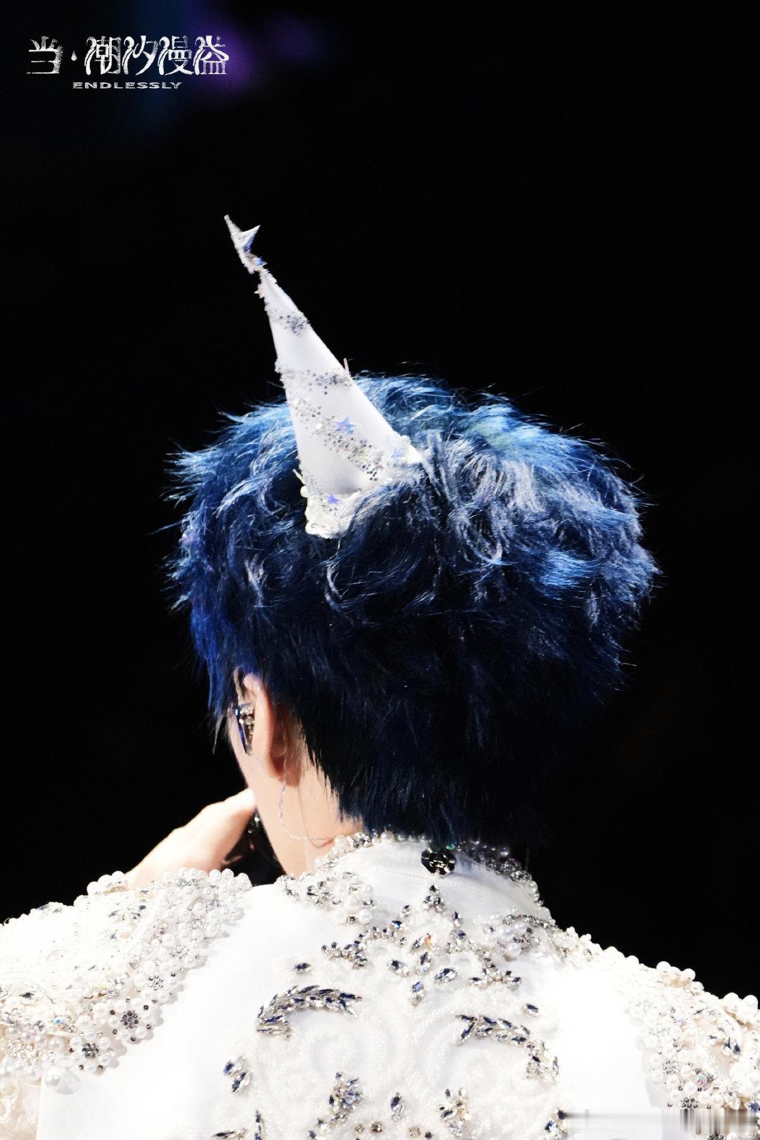 #王俊凯[超话]##王俊凯0921生日快乐##和王俊凯一起循潮而至##王俊凯新歌那页夏天##陪王俊凯奔赴每一个十年# 今天的小寿星🥳生日快乐🎂～愿你每天都可以肆无忌惮的开怀大笑～我们永远爱你💙​