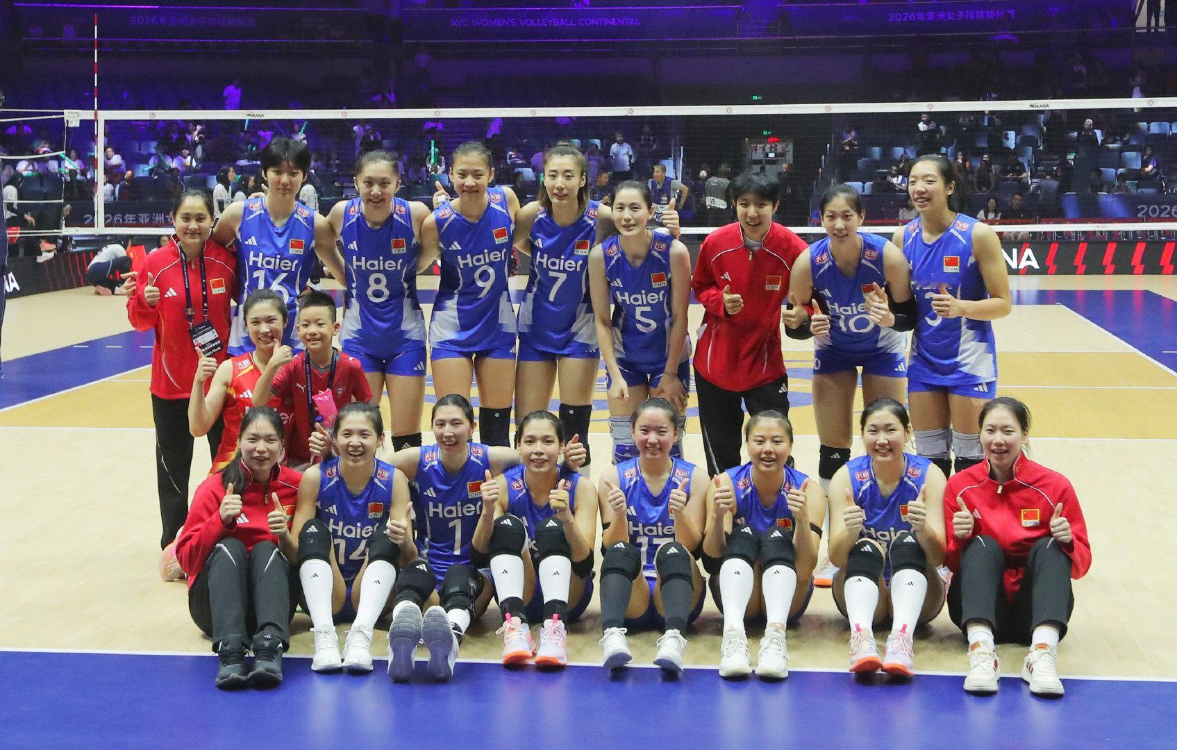 8月24日晚，在2026女排亚锦赛小组赛第二轮比赛中，中国女排以3比0...
