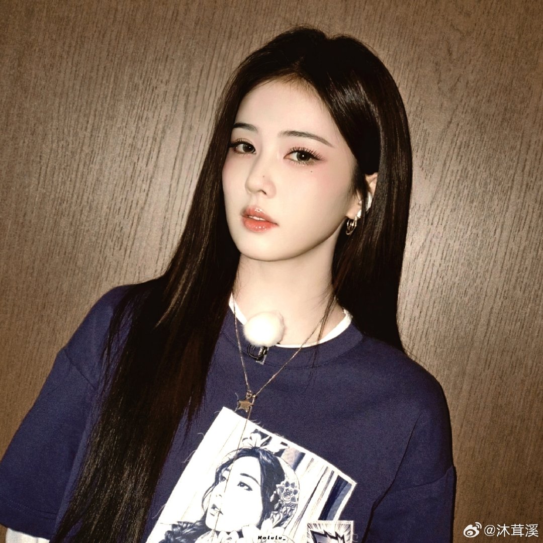 #白鹿[超话]#[心]#白鹿# [心]#白鹿王韵娜# 
 衬衫第二颗纽扣，系着未寄出的海
​
