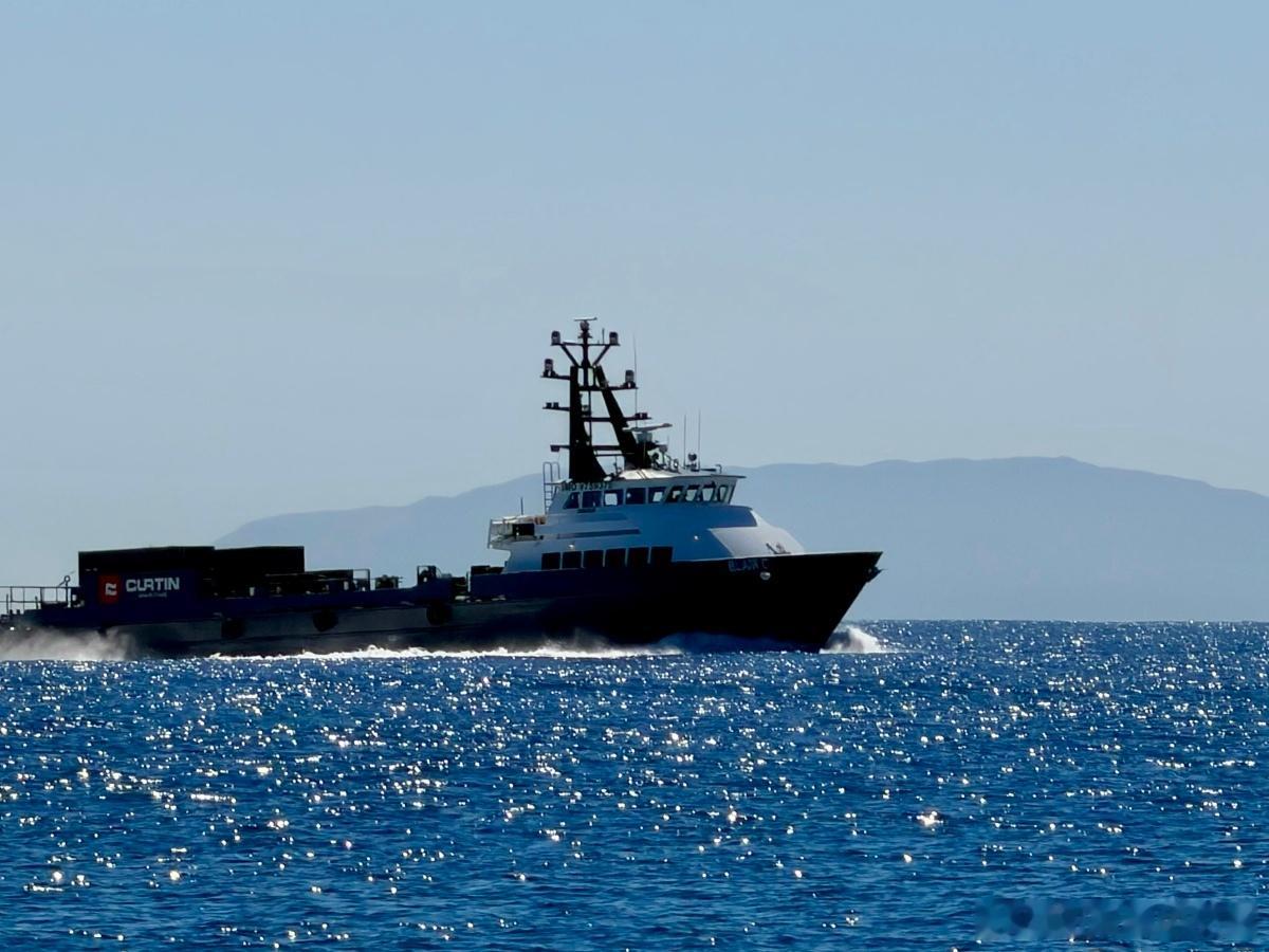 【HD现代首次在美展示无人水面艇自主航行技术】#韩国[超话]# HD现代19日表示，公司近日在美国加利福尼亚州长滩港附近海域，与美国人工智能（AI）军工企业安杜里尔联合举行无人水面艇演示活动，首次在美国展示其自主研发的无人水面艇自主航行技术，并计划以此为基础开拓全球无人艇市场。#NEWSPIM#  ​