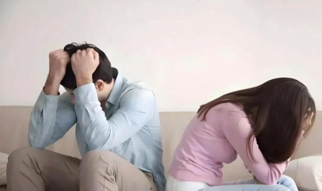 都说，原配夫妻除了睡不到一起，心是在一起的。二婚夫妻除了睡到一起，各自...