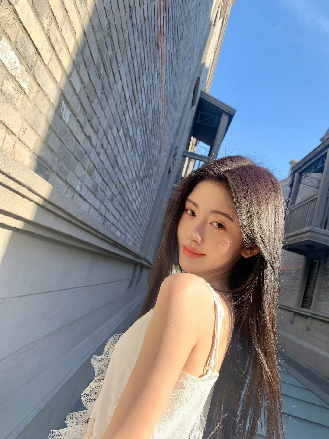 #鞠婧祎[超话]# jjy#鞠婧祎高空吊威亚速降# 

𝓢𝓾𝓶𝓶𝓮𝓻 𝔀𝓲𝓵𝓵 𝓰𝓸 𝓻𝓸𝓾𝓷𝓭 𝓪𝓷𝓭 𝓻𝓸𝓾𝓷𝓭  𝓪𝓷𝓭 𝓽𝓱𝓸𝓼𝓮 𝔀𝓱𝓸 𝓼𝓱𝓸𝓾𝓵𝓭 𝓶𝓮𝓮𝓽 𝔀𝓲𝓵𝓵 𝓶𝓮𝓮𝓽 𝓪? ​