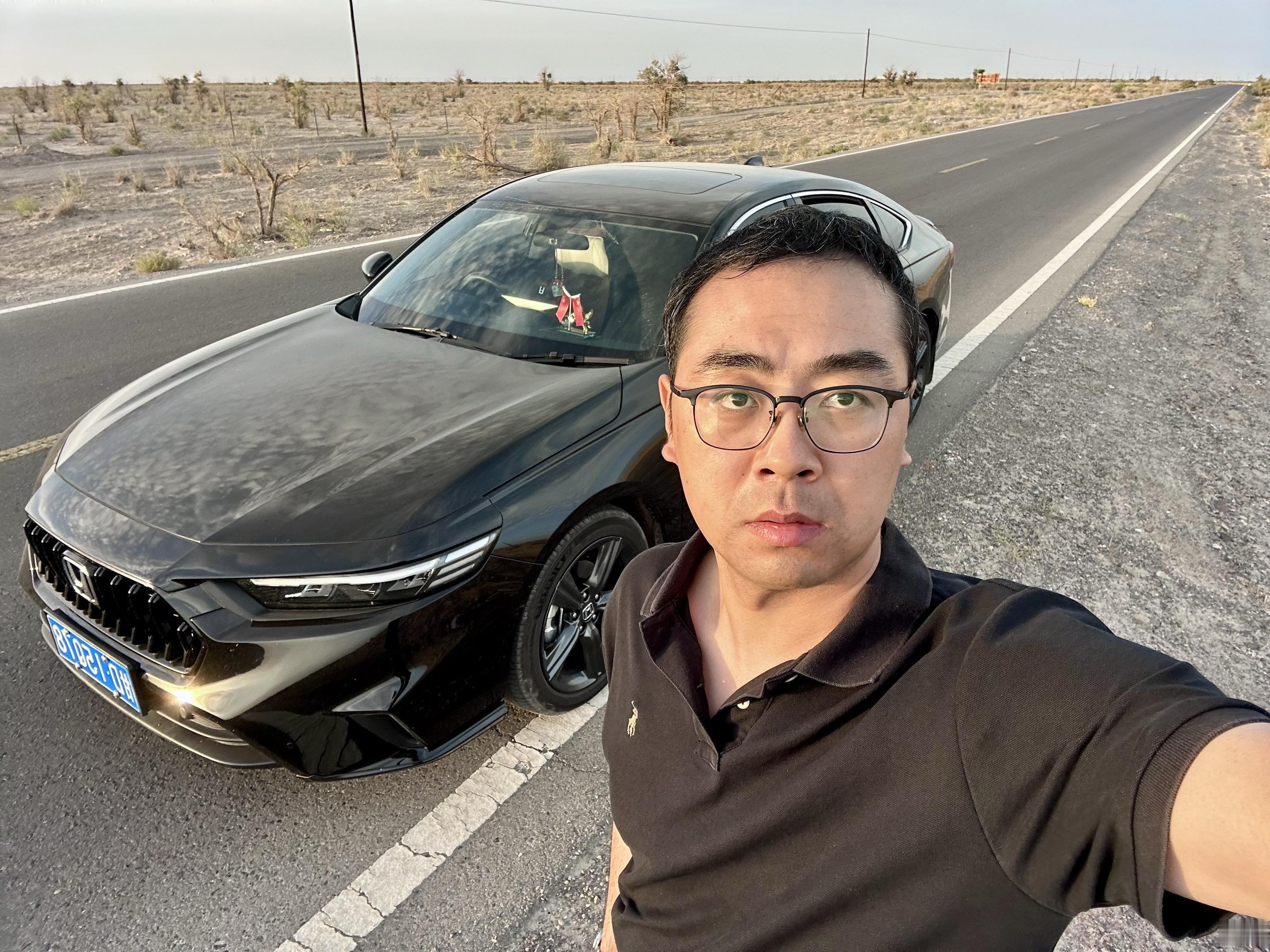 开英仕派跑国庆长途走亲访友，作为老车主，最满意就是这份从容感。外观优雅大气，亲友坐上车都夸好看。整车静谧性做得很棒，高速行驶车内依旧安静，长时间坐车家人也不会觉得疲惫，稳稳承载每一次奔赴团圆的旅程