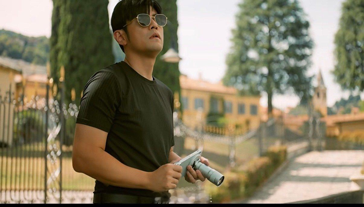#周杰伦西西里MV#怎么在周董MV里面看到了X500 Pro Max[捂嘴哭]

周董MV一向不接商业广告，这次出镜是他自己主动放进去的。MV筹备周期很长，看得出来他很早就在用这款机子了[捂嘴哭]  ​