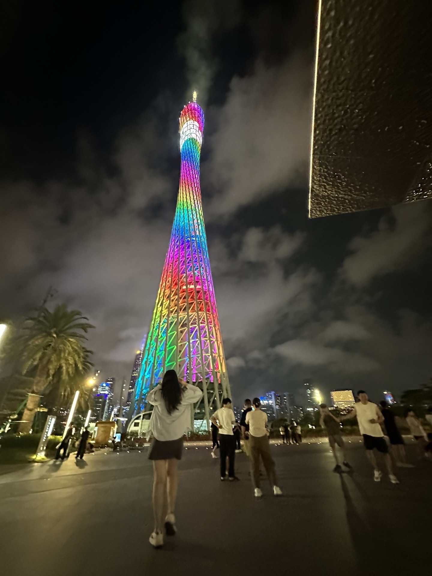 她就是微胖美女，我就是发福的猪是吧