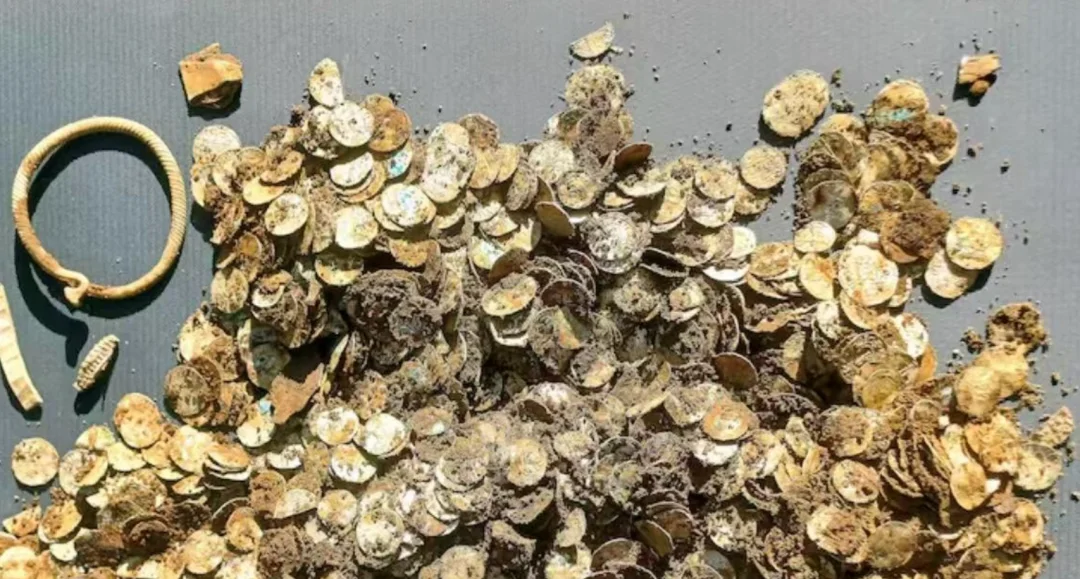 考古爱好者在芬兰发现维京时代白银窖藏，为最大同期钱币文物
亚太日报 胡宁宥
一名