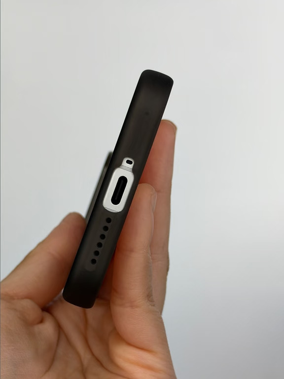 小米手机的丝滑底部操作孔位，我爱了！