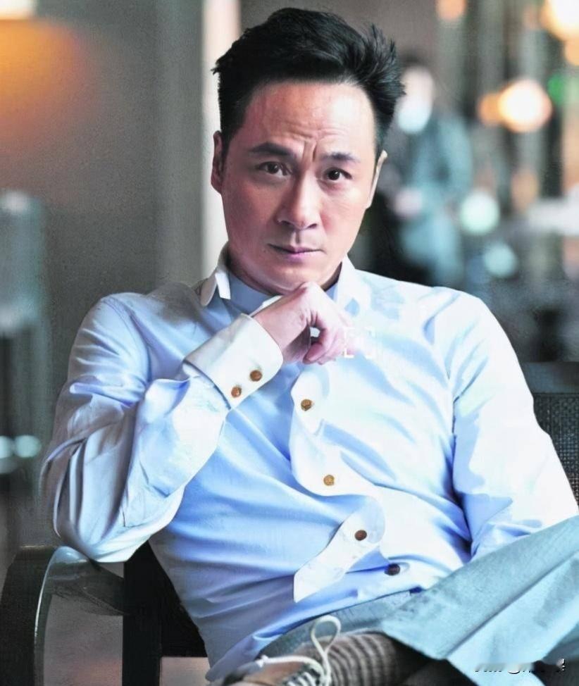 主持人问吴镇宇:“你拍过烂片吗？”吴镇宇说:“拍过，但接烂片有一个标准，就是你要接最烂的片，烂到没人看的那种，那就没人知道你做过个事。

主持人点头:“这也是一套很另类的处事哲学。”

吴镇宇说:“不拍那么多烂片，你就没有现在的选择机会，因为它让你过上好的生活。”

港圈很多实力派的演员，都逃不过接