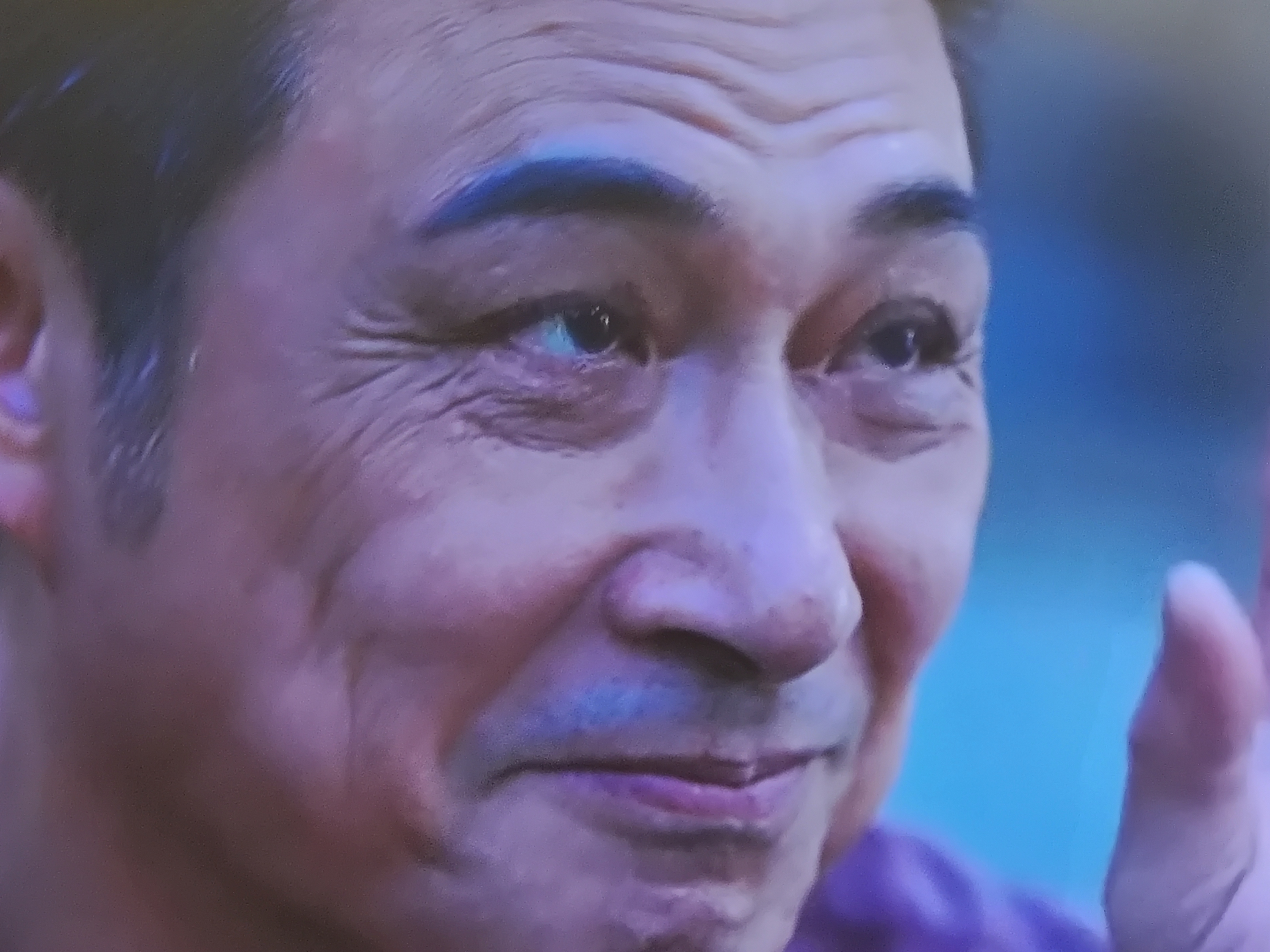 吴镇宇还是封神的演技
一个孤独的不想拥有希望的辞职法官，得知自己有个孙子，这一分多钟的表情戏，看的让人心酸又热泪，那是一种绝处里的生意淡然，又燃气的期待
婵，这部剧虽然有点烧脑，但确实演出了很多敏感话题和人性的挑战，很多台词，一语戳心，正义，罪恶，太多的因和果，无缘也无由，可是它就是真实存在了
