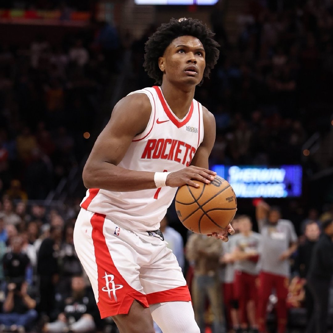 #NBA[超话]# 阿门·汤普森（3590万美元）在2027-28赛季的收入将与以下球员大致相同：

• 朱利叶斯·兰德尔（3580万美元）

• 贾伦·格林（3600万美元）

• 米卡尔·布里奇斯（3620万美元）

• 阿隆·戈登（3640万美元）

• 杰拉米·格兰特（3640万美元）#阿门签下火箭队史最大合同# ​