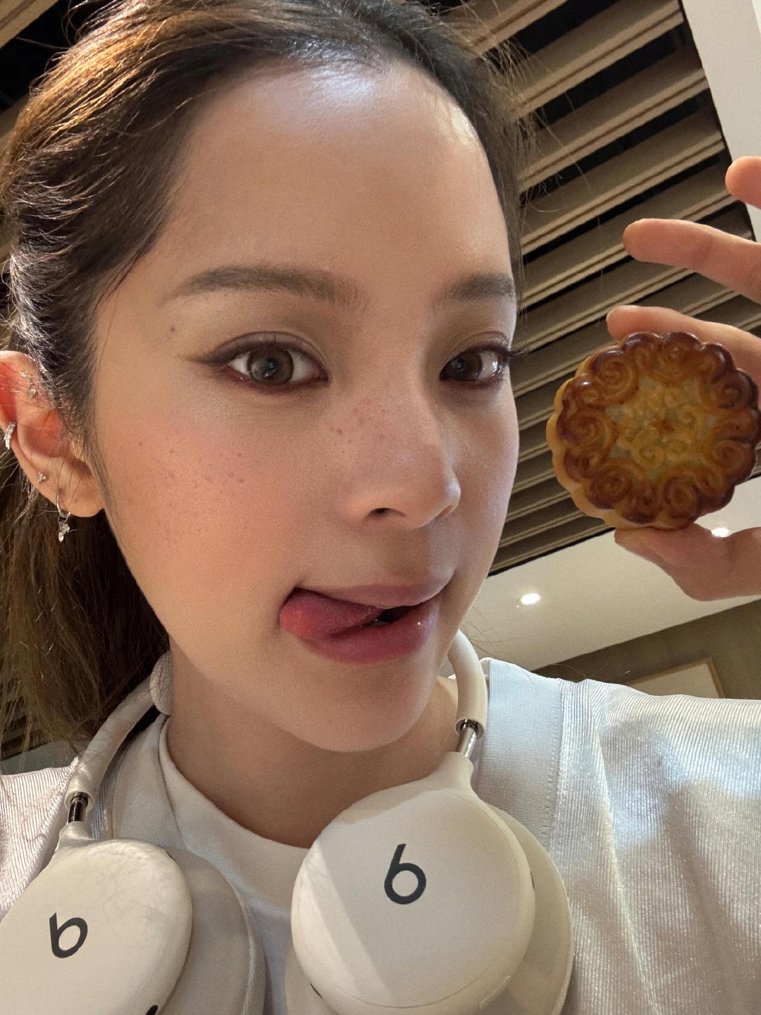 好喜欢看欧阳娜娜的怼脸自拍 ​