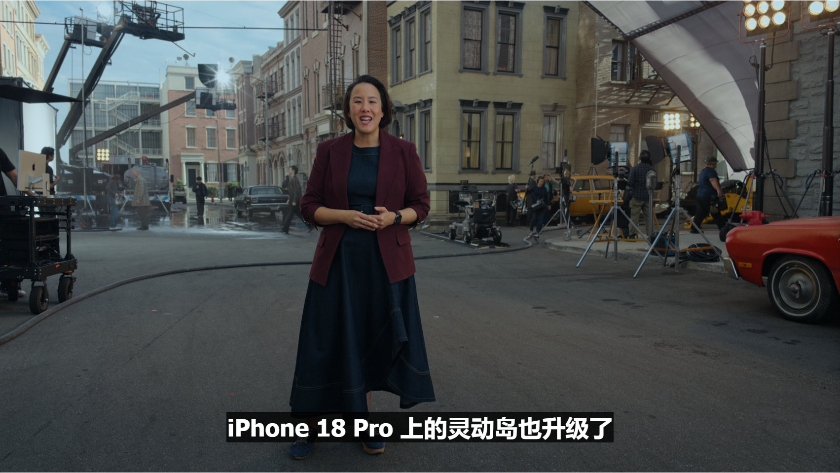 iPhone18 Pro系列的灵动岛更窄了，支持同时展示更多信息，最高可以三个应用的信息同时展示在灵动岛上 ​