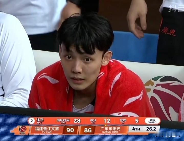 徐杰vs黎伊扬 两人皆是CBA赛场上的优秀后卫。徐杰身高179cm，体...