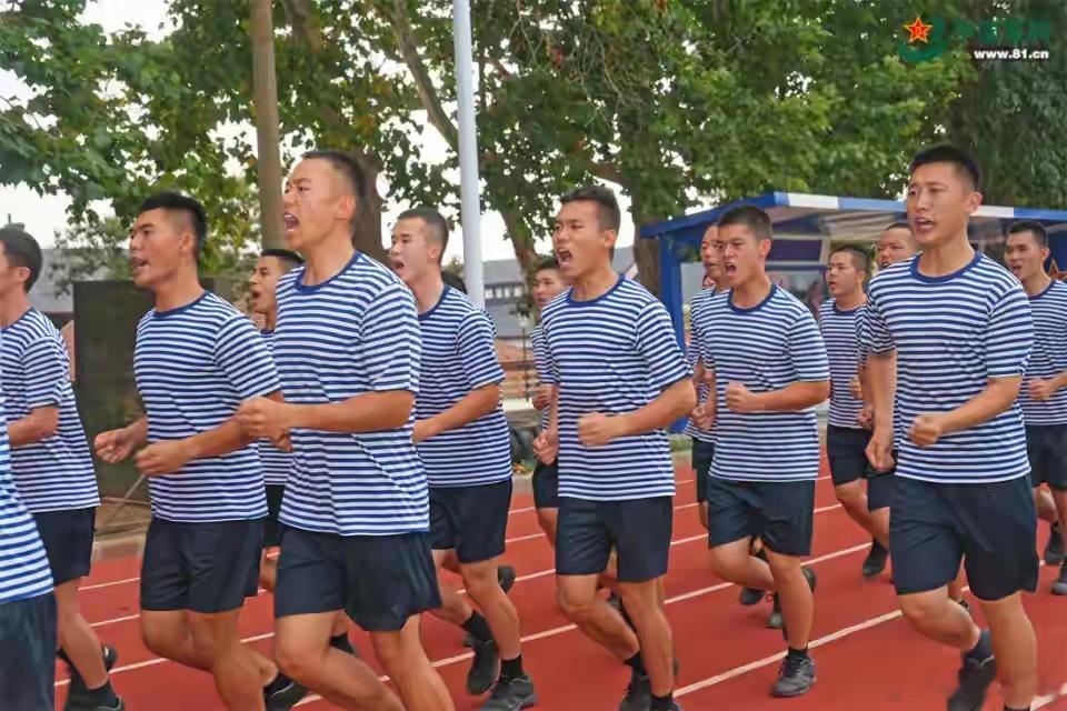 冰薇甜儿[超话] 体能锻炼。兵器影像军事 ​​​
