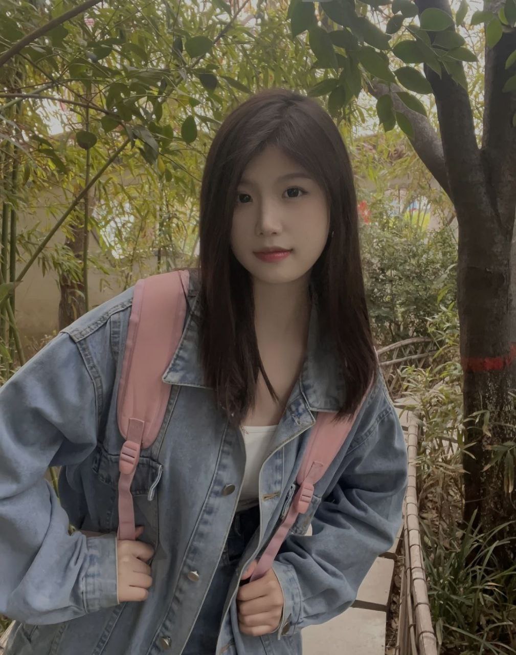 美女的丝袜脚和鞋，那组合起来简直魅力无限。就说嘉人女性影响力之夜，杨幂...