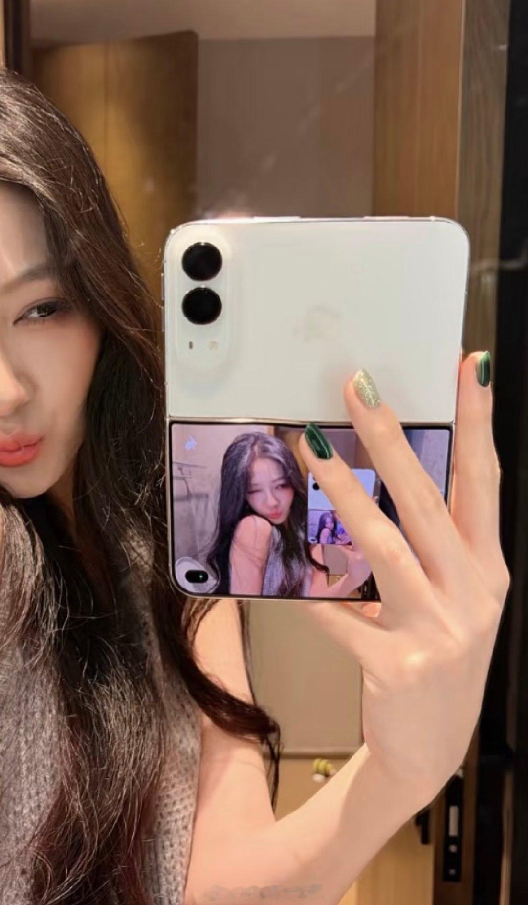 然而我早已看穿了互联网的这一切，没有人比我更懂iPhone[摊手] ​