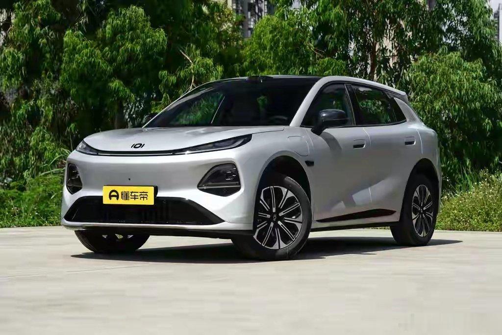 启源Q05为5座家用SUV，提供405km/506km两种续航可选。轴距带来宽裕车内空间，后备箱装载能力强，适配三口之家日常代步。支持3C快充，补能便捷；高配可选激光雷达，搭载天枢智驾，前排座椅通风、加热、按摩一应俱全，配置丰富，性价比突出。SUV高坐姿视野好，市区通勤、家庭出行都合适。#长安汽车# ​