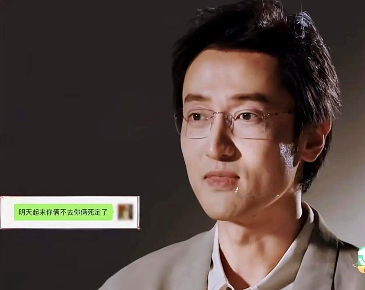 王传君去参加《披哥》，居然是被王鹤棣和几杯马尿给“坑”进去的。
 

当时他和王鹤棣、武大靖聚会喝高了，在王鹤棣的疯狂怂恿下，俩人脑子一热，半夜给经纪人发短信说要去。结果第二天酒醒，经纪人已经跟节目组连夜把合同砸死了，直接放话“不去就死定了”。
 

最逗的是，武大靖后来因为升了主教练去不成，最后只