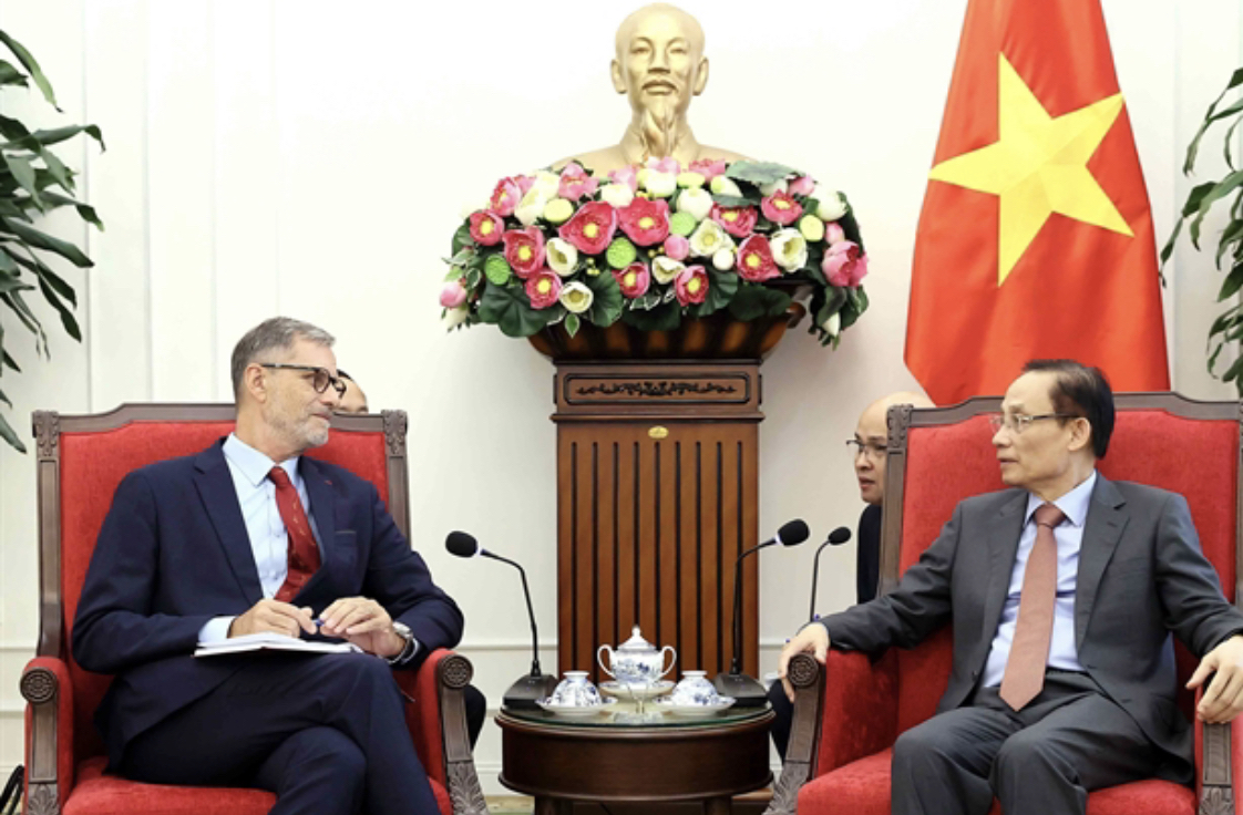 美国一觉睡醒，收到2个消息

一个是孤立，另一个也是孤立

第一个孤立是，9月4日联大表决&34;纠正地图&34;决议，164票赞成，就它一票反对。非洲牵头，法国当共同提案国，加拿大澳大利亚都投了赞成。

另一个孤立的是，6个弃权的是爱沙尼亚、格鲁吉亚、立陶宛、摩尔多瓦、塞尔维亚、乌克兰，全是东欧挨着它的。连乌