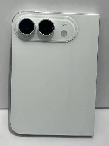 【iPhone Ultra 苹果的首款折叠屏设备发布越来越近，新模型照...