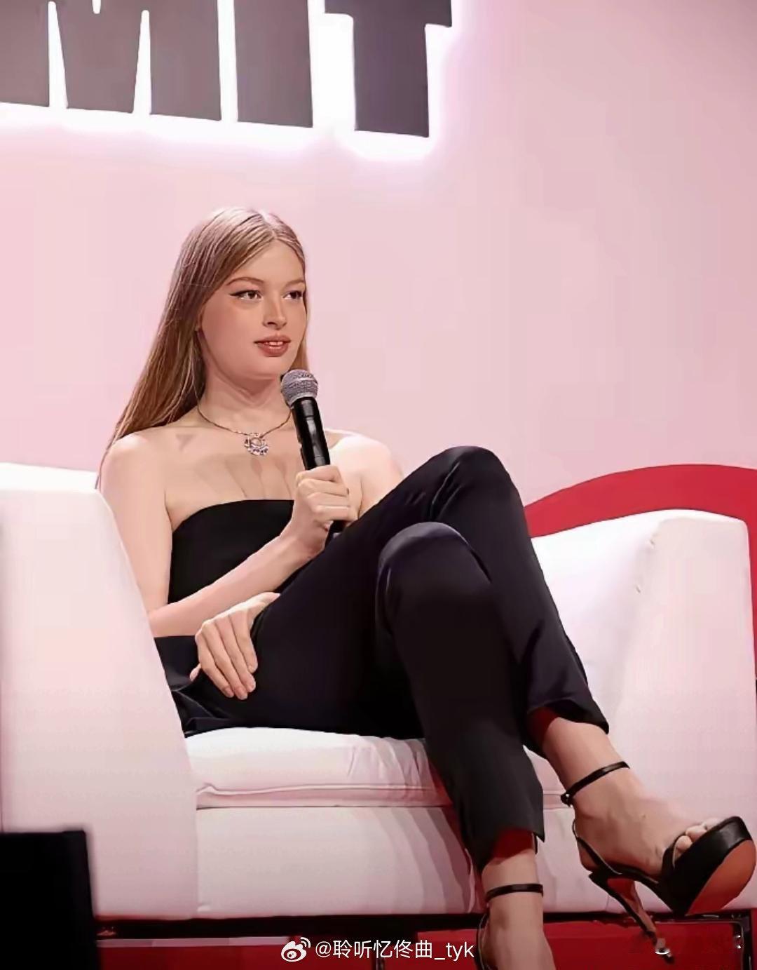 马斯‍克的⁠大女儿已经﻿‏21岁了⁠‍‍，金发碧眼，﻿‎‏皮肤白净，⁠⁠长相‎⁠﻿甜美‏‍。这‌﻿‎样的条﻿件，你愿意娶吗﻿‏﻿？ ​