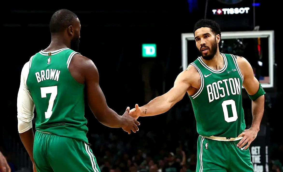 看到这场数据，竟有点沉默。 今天一堆大号成绩单：文班亚马41+18，乔...