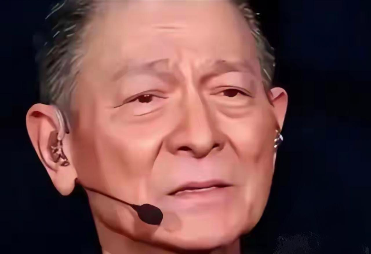 最近看到65岁的刘德华在采访里承认自己老了，说现在确实熬不动夜，镜头里的皱纹也藏不住，还挺自然地主动聊起了妻子朱丽倩。
我以前总觉得像他这样绷了一辈子的人，最怕的就是被别人看出来干不动了。
但这次看他很平实地说自己现在其实更幸福，我心里突然被触动了一下。
他不是不怕老，他是终于愿意卸下那个“不会老”