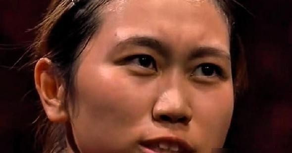队内打不过，外战11连胜：日本女乒最尴尬的削球手，把王曼昱拖了84分钟
桥本帆乃香在日本队内选拔赛打不过队友。这事在日本乒乓球圈不算秘密。但同一个人，外战对中国选手拿过11连胜。2026年澳门世界杯，她第一次打世界杯单打，把王曼昱拖了84分钟，打到轮换发球法。
这两组事实放在一起，日本女乒的选人逻辑
