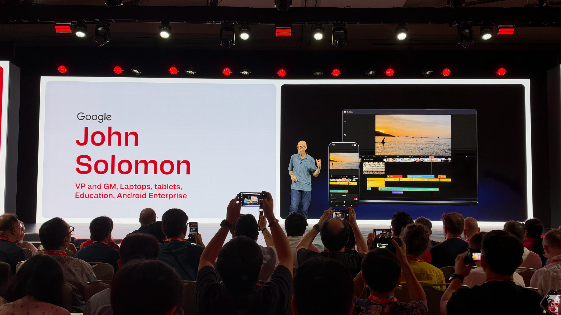 Google 这位 John 哥左手 Fitbit Air，右手 Pixel Watch，估计手指上套着的是智能戒指？ ​