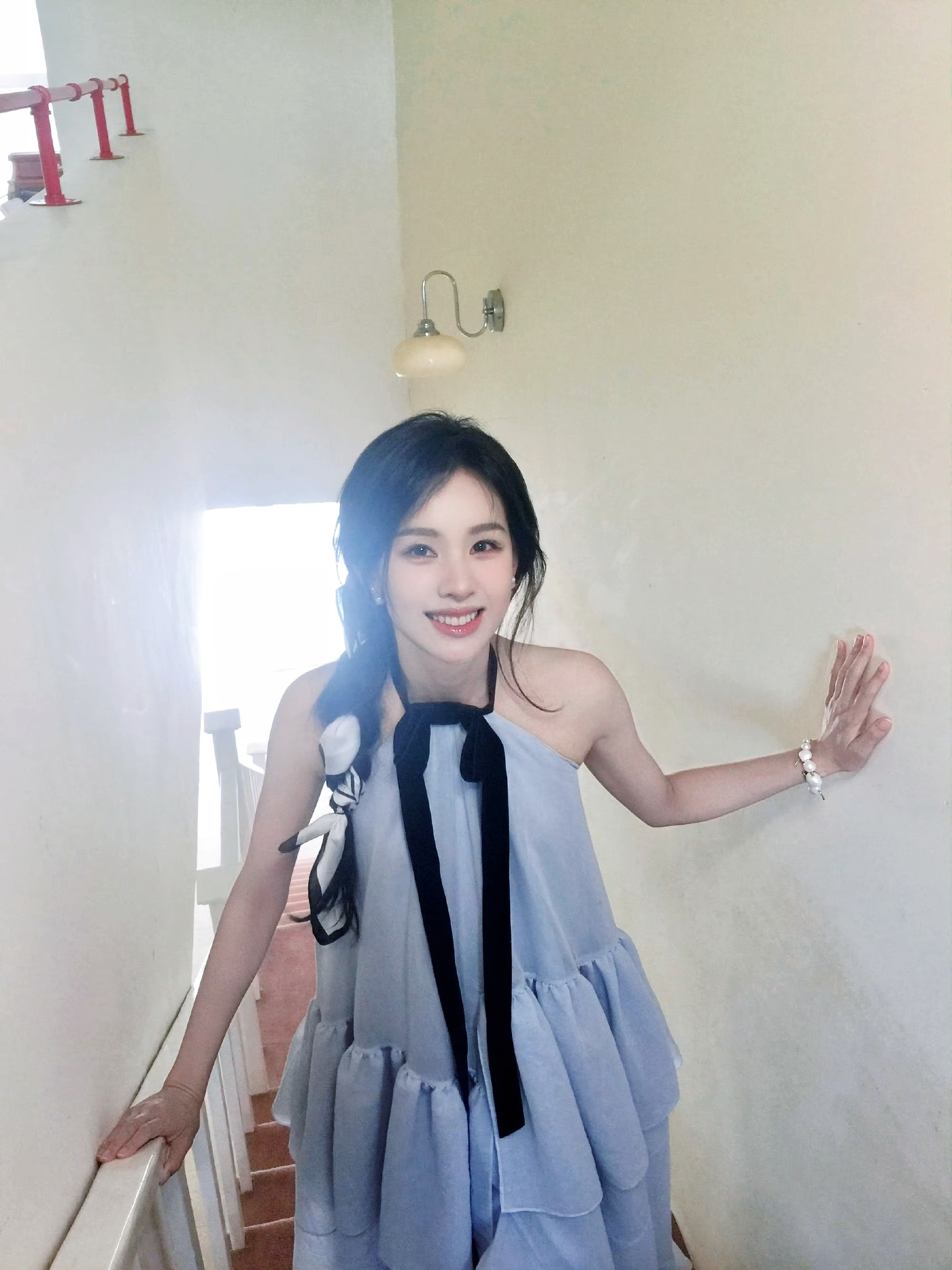 #陈都灵[超话]##陈都灵DingLingLing生日派对# 人类终极一生，也不过为了一个只属于你的笑脸。 ​