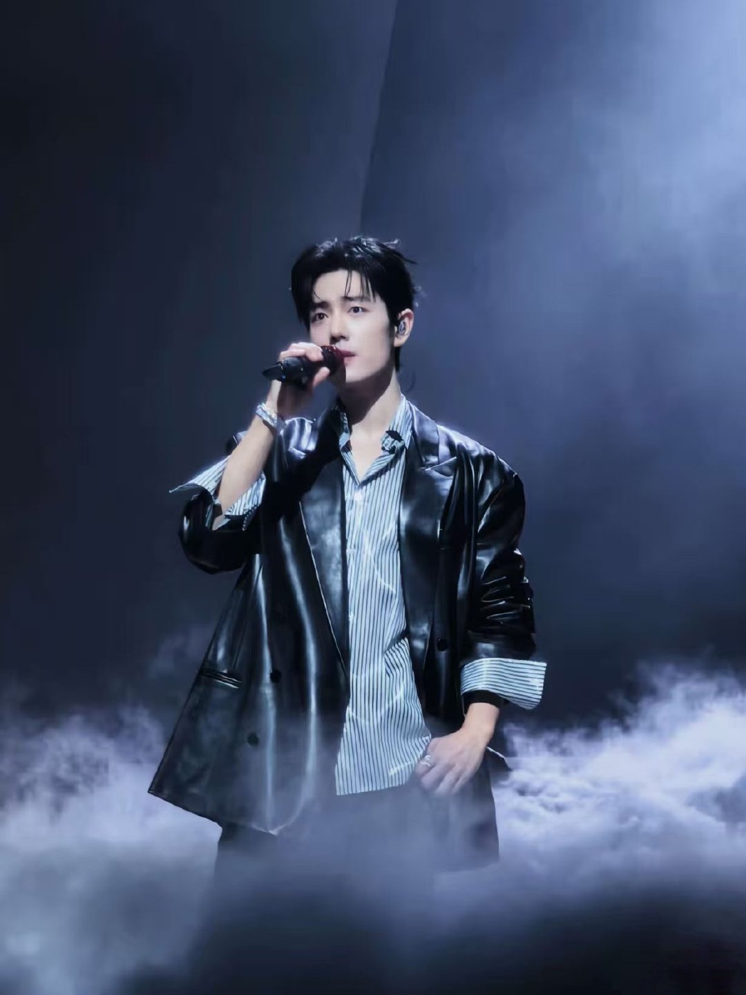 天啦～
帅到星星眼🤩肖战演唱会 [给你小心心][给你小心心][给你小心心]
下一个十年还要在一起～ 加油！
#肖战演唱会# #肖战[超话]# 
#肖战个人巡回演唱会#  #我们在出口相逢# ​